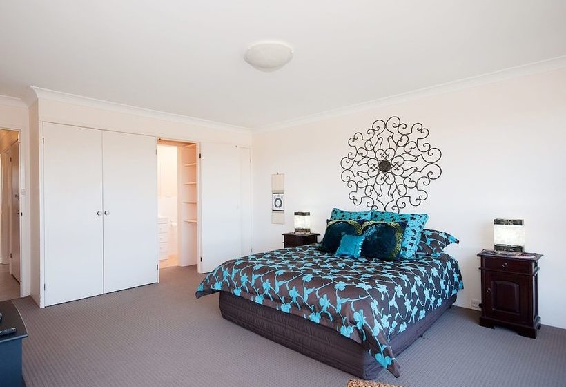 Отель The Dunes, Unit 17/38 Marine Drive