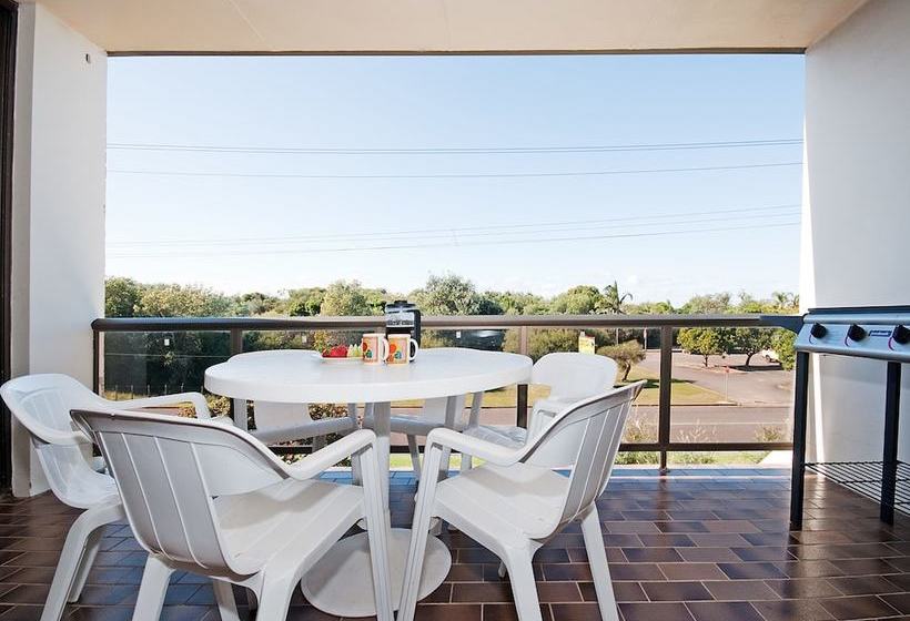 Отель The Dunes, Unit 17/38 Marine Drive