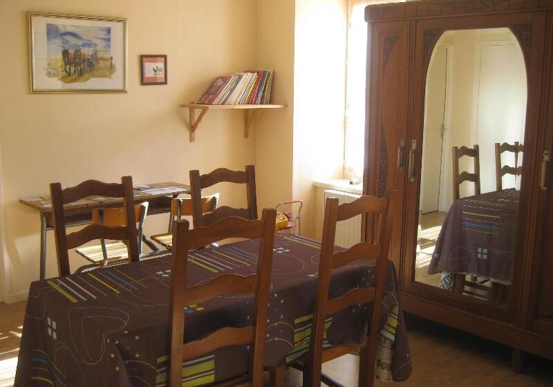 膳宿费 L'astrassadou