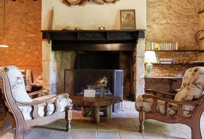 Heritage Gite In Aquitaine With Shared Pool