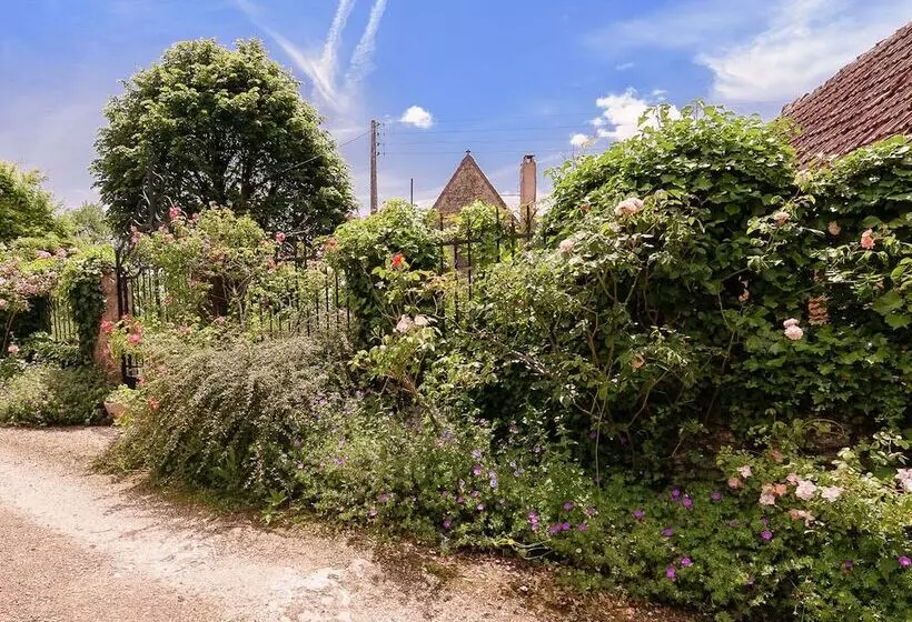 Heritage Gite In Aquitaine With Shared Pool