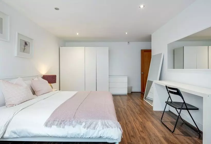 ペンション Royal Docks Guesthouse By Luxhabitat