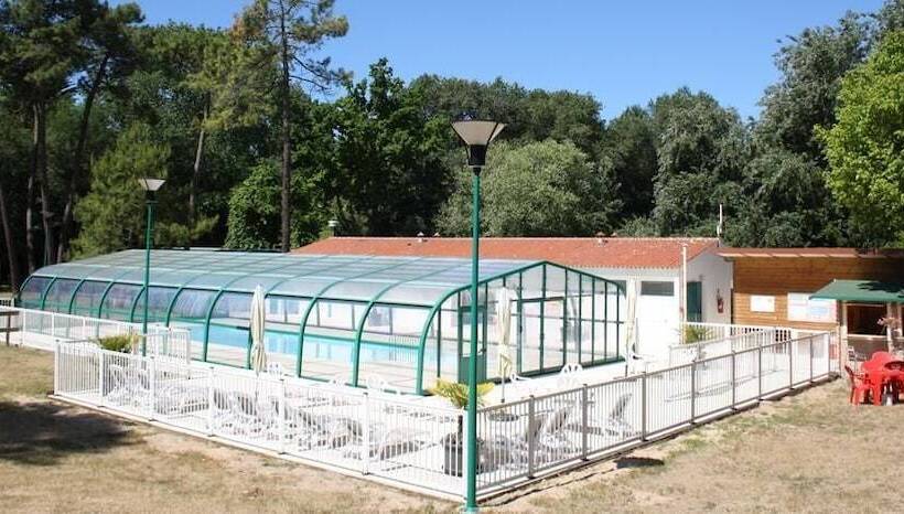 ホテル Camping Le Chenal