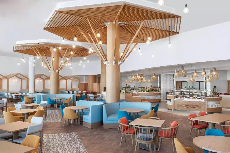 هتل Hampton By Hilton Marjan Island