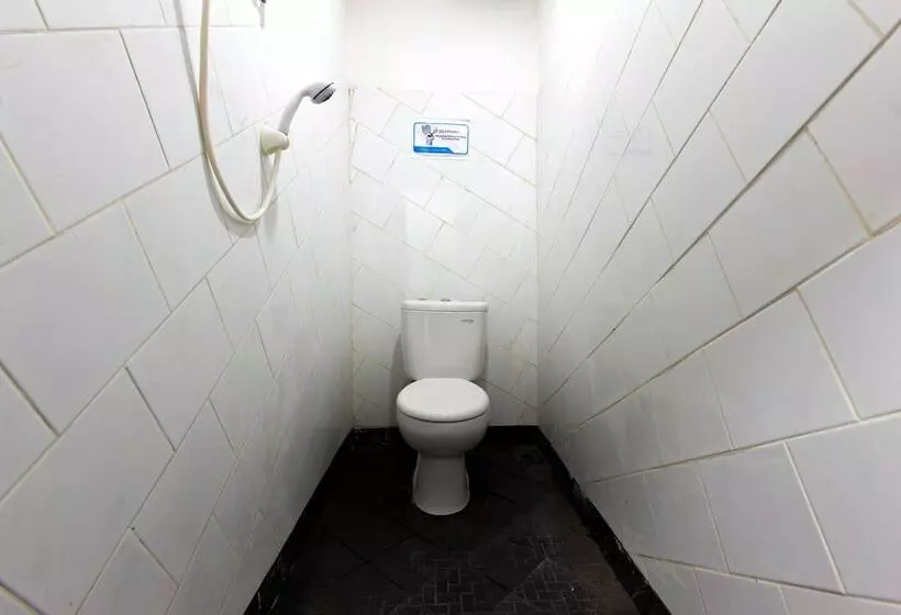 Otel Reddoorz @ Cideng