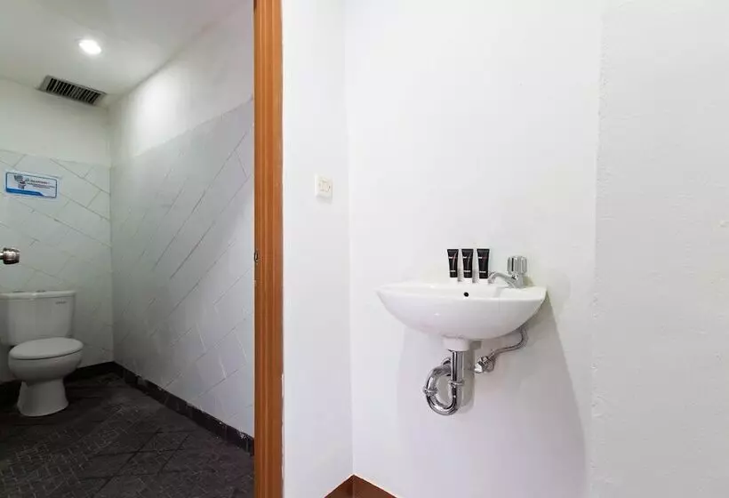 Otel Reddoorz @ Cideng