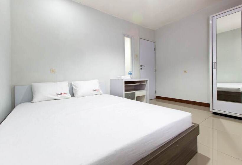 בית מלון כפרי Reddoorz @ Cideng