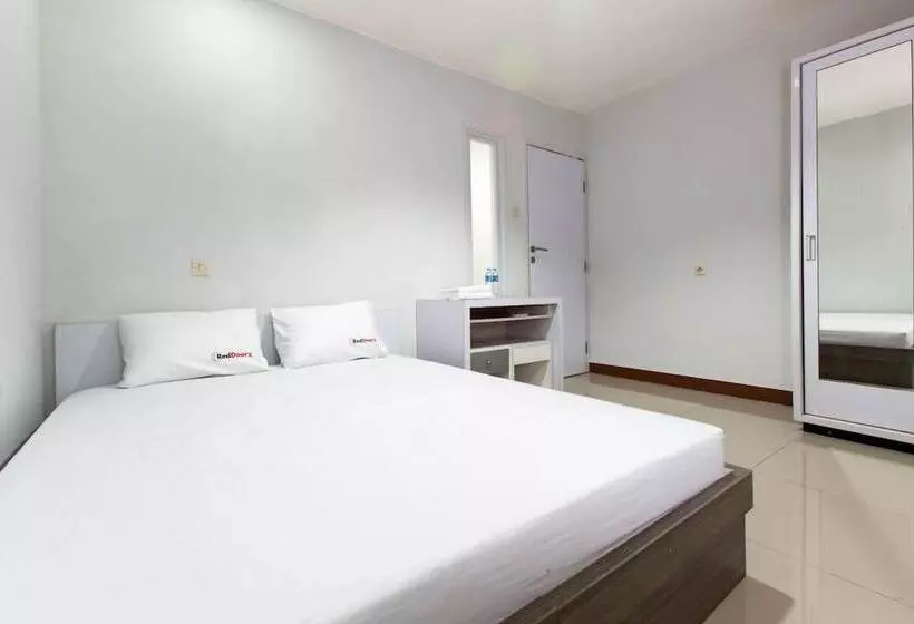 Otel Reddoorz @ Cideng