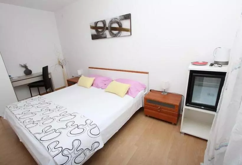 پانسیون Rooms And Apartment Luana