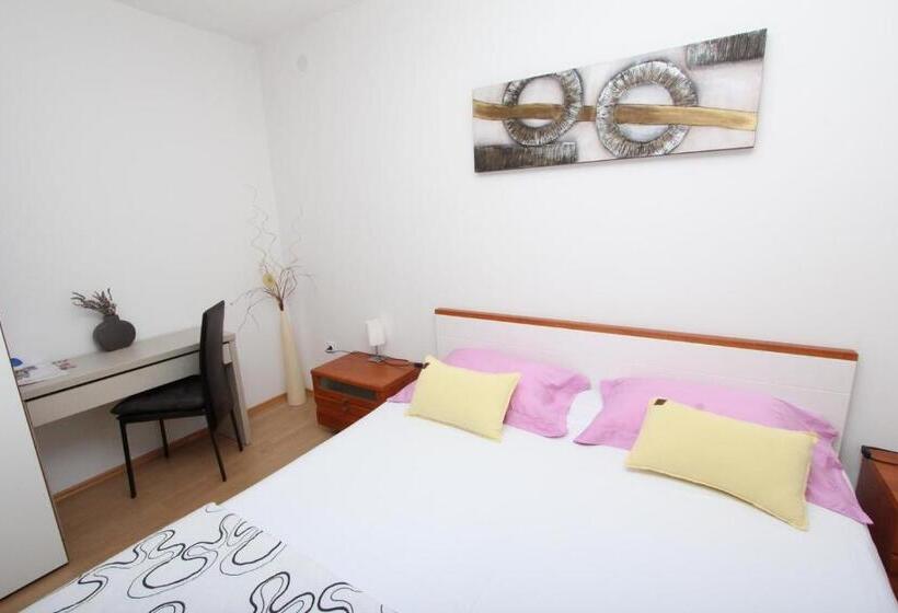 بنسيون Rooms And Apartment Luana