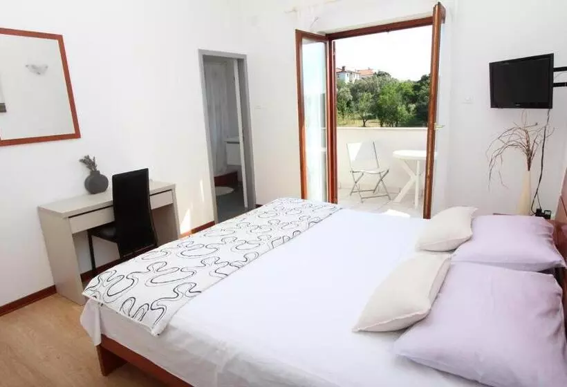 پانسیون Rooms And Apartment Luana