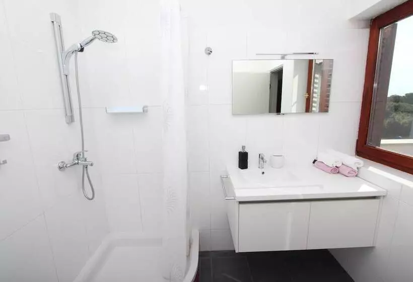 پانسیون Rooms And Apartment Luana