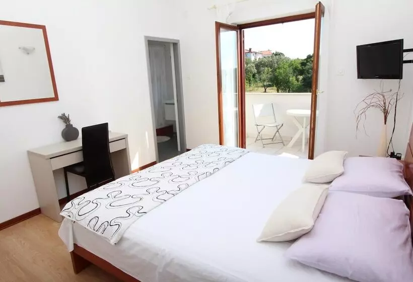 پانسیون Rooms And Apartment Luana