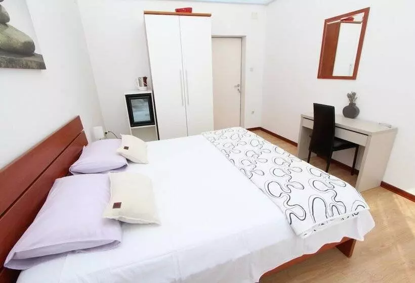 پانسیون Rooms And Apartment Luana