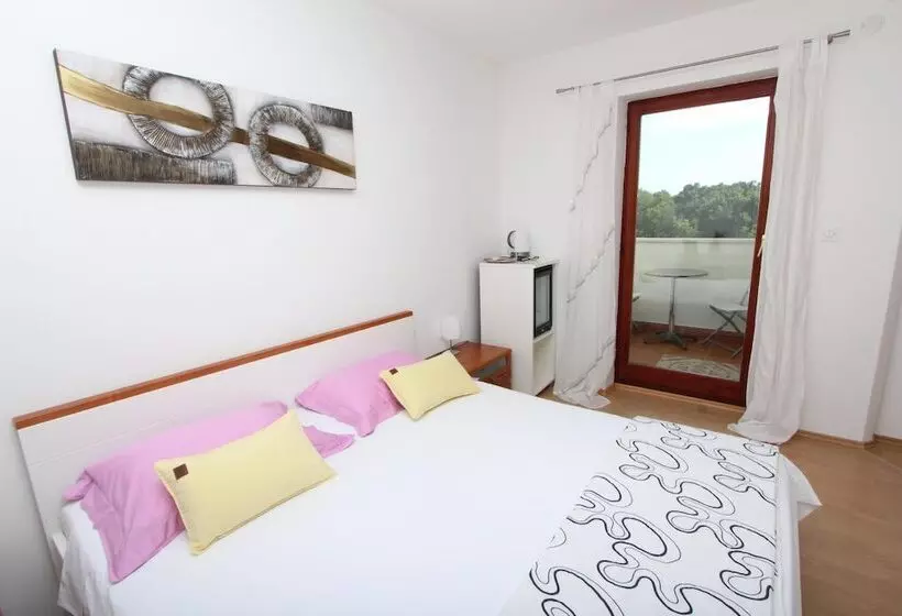 پانسیون Rooms And Apartment Luana
