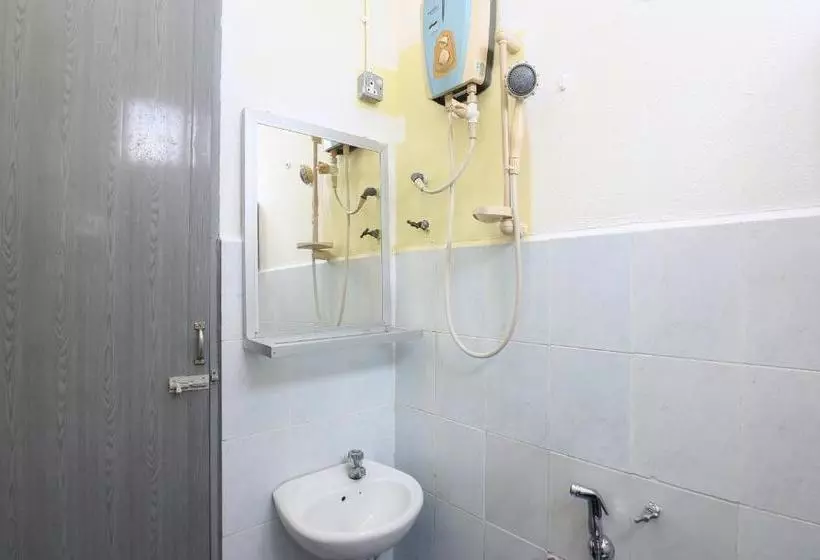 Hotelli Oyo 89931 Aqamar Raxxiz Inn 1