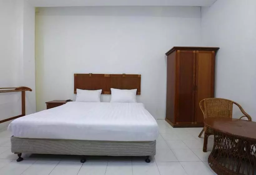 Hotelli Oyo 89931 Aqamar Raxxiz Inn 1