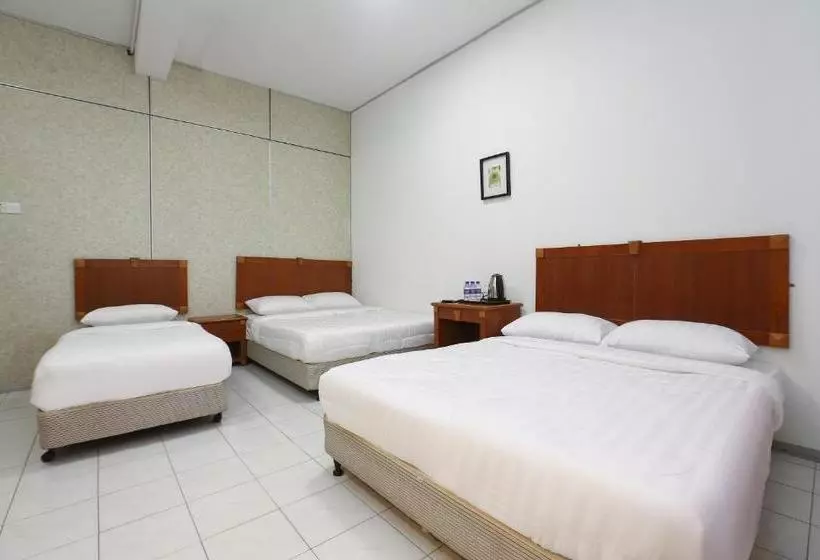 Hotelli Oyo 89931 Aqamar Raxxiz Inn 1