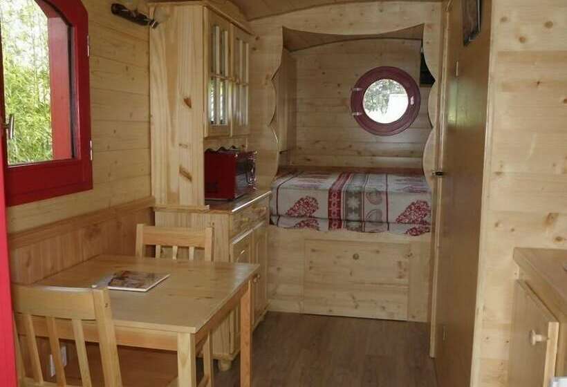 Отель Provence Roulottes