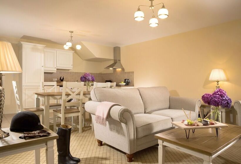 בית מלון כפרי The Lodges At Kilkea Castle