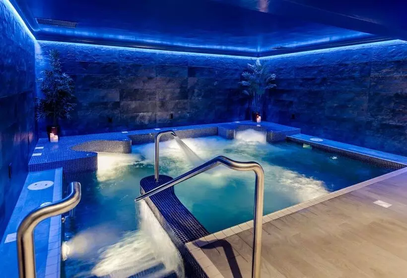 Hotelli The Lodges At Kilkea Castle