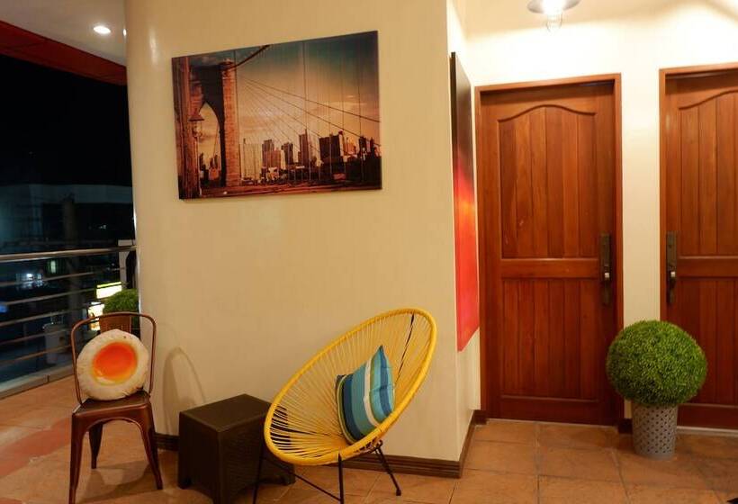 هتل The Runway Inn  Mactan Cebu