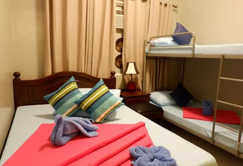 Hotelli The Runway Inn  Mactan Cebu