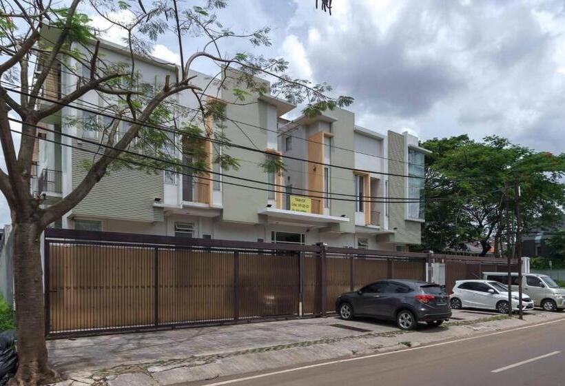 בית מלון כפרי Avalon Karawaci Mitra Reddoorz