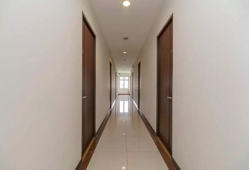 ホテル Avalon Karawaci Mitra Reddoorz