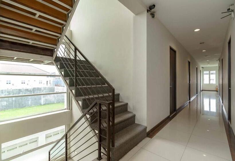 בית מלון כפרי Avalon Karawaci Mitra Reddoorz