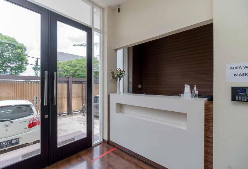 בית מלון כפרי Avalon Karawaci Mitra Reddoorz