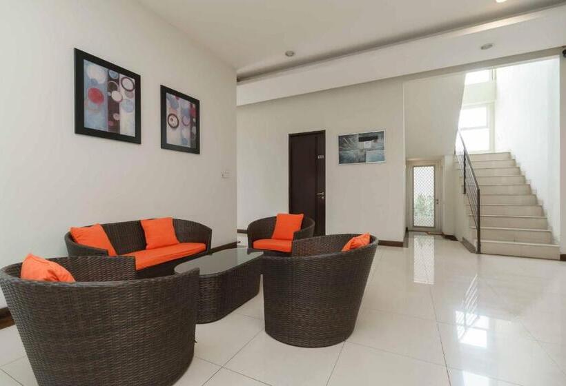 בית מלון כפרי Avalon Karawaci Mitra Reddoorz