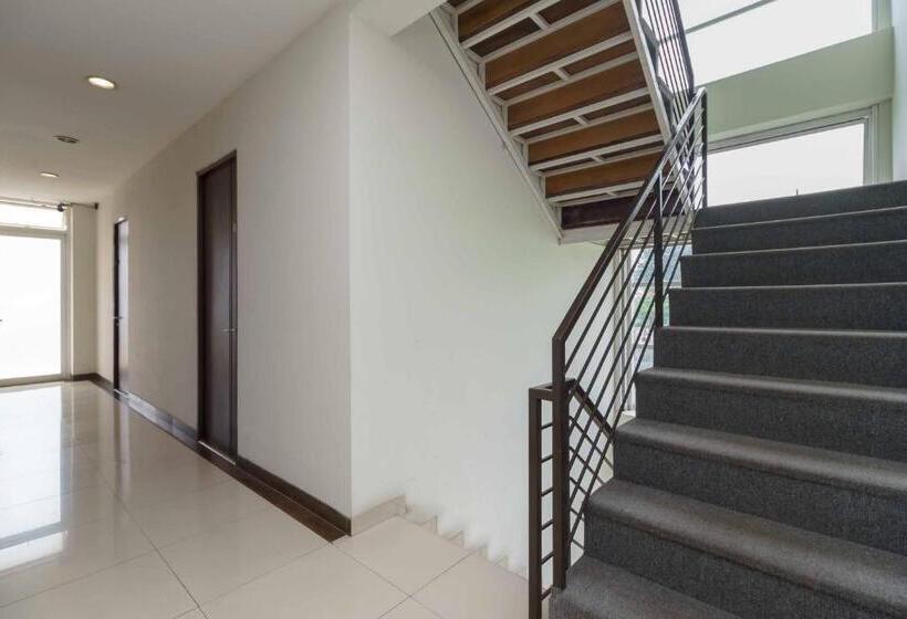 בית מלון כפרי Avalon Karawaci Mitra Reddoorz