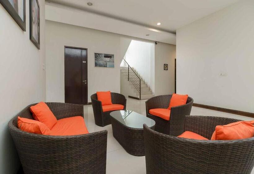 בית מלון כפרי Avalon Karawaci Mitra Reddoorz