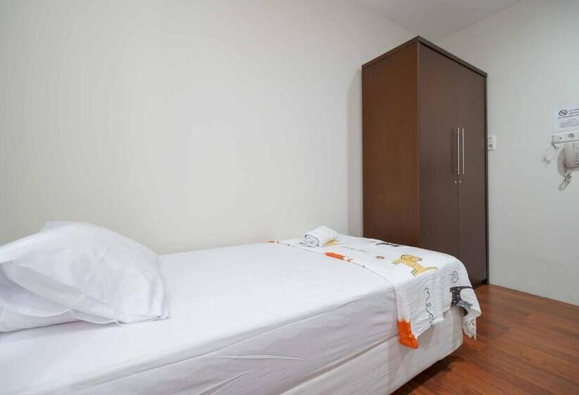 בית מלון כפרי Avalon Karawaci Mitra Reddoorz