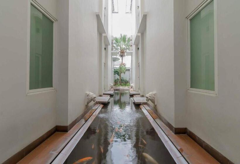 בית מלון כפרי Avalon Karawaci Mitra Reddoorz