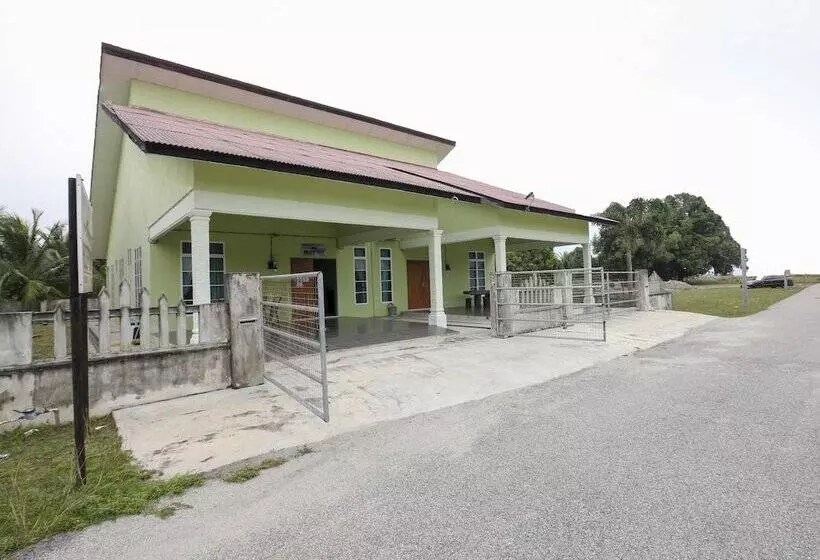 Hotelli Oyo 90135 Saujana Villa Cherok Paloh