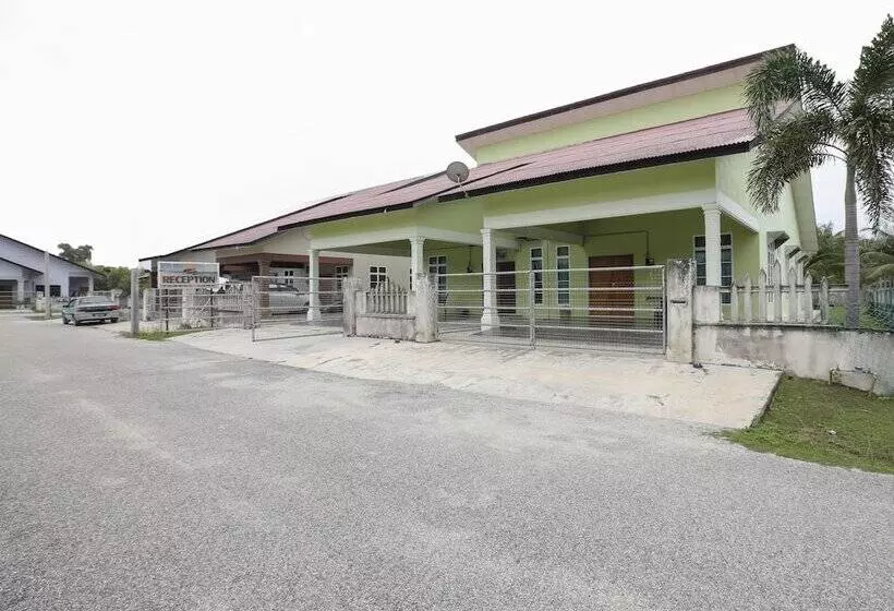 Hotelli Oyo 90135 Saujana Villa Cherok Paloh