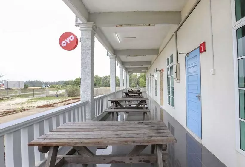 Hotelli Oyo 90135 Saujana Villa Cherok Paloh