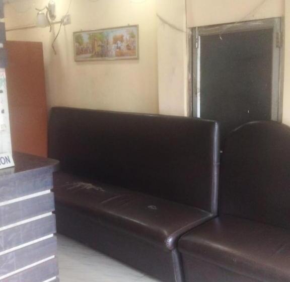 ホテル Raj Airport