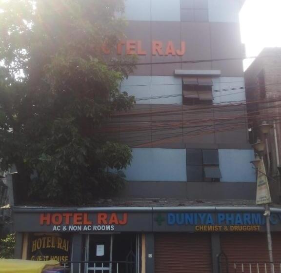 ホテル Raj Airport