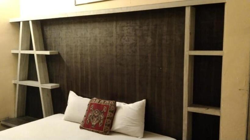 ホテル Raj Airport