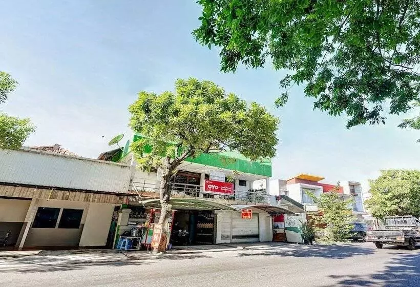 ホテル Spot On 90098 Anak Mama Guesthouse