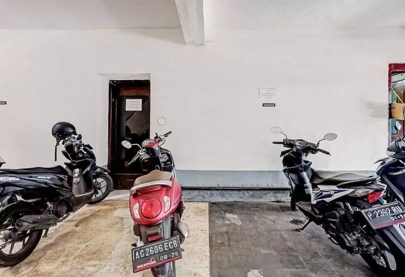 ホテル Spot On 90098 Anak Mama Guesthouse