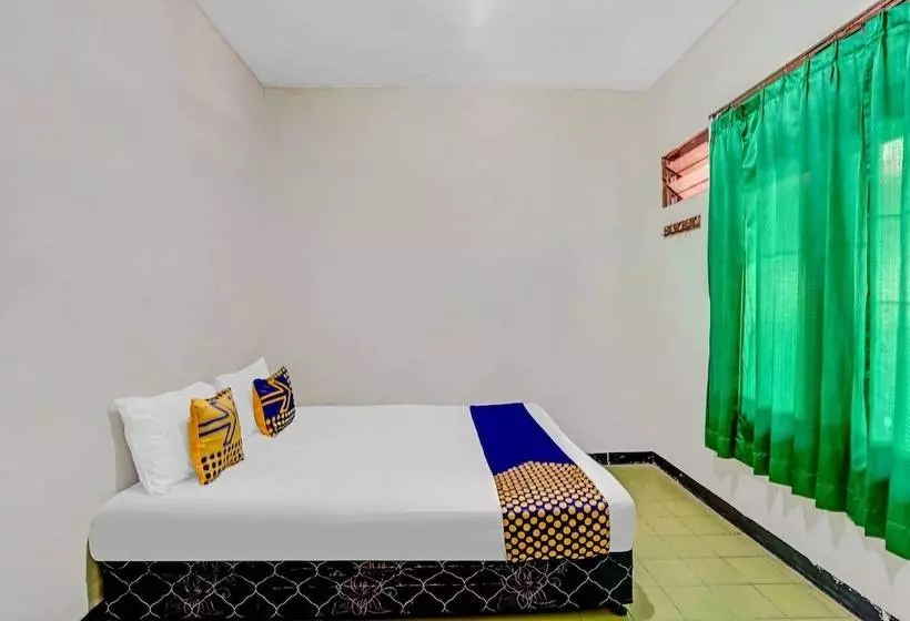 ホテル Spot On 90098 Anak Mama Guesthouse
