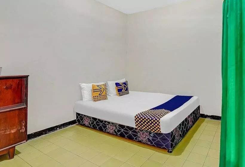 ホテル Spot On 90098 Anak Mama Guesthouse