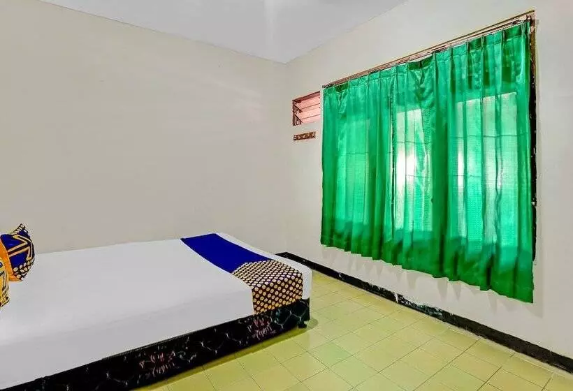 ホテル Spot On 90098 Anak Mama Guesthouse