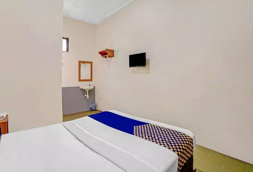 ホテル Spot On 90098 Anak Mama Guesthouse