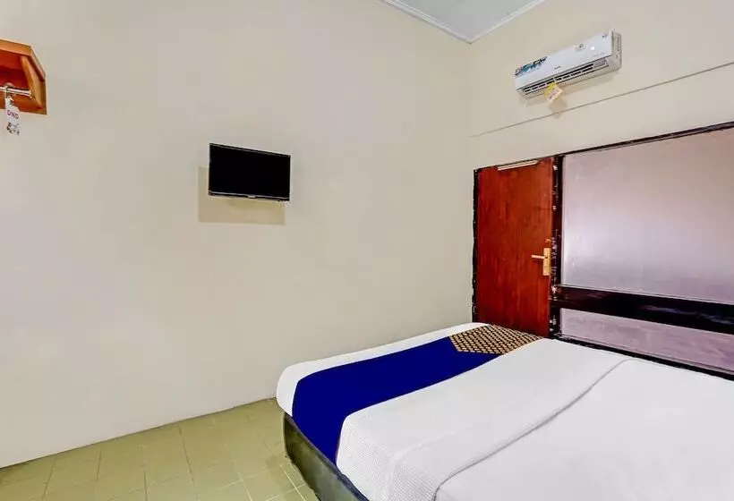 ホテル Spot On 90098 Anak Mama Guesthouse