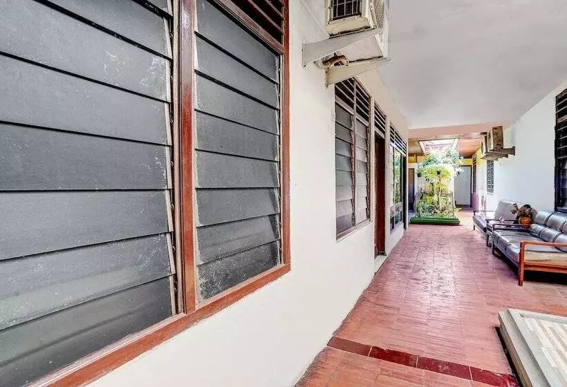 ホテル Spot On 90098 Anak Mama Guesthouse